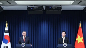 Tổng Bí thư Tô Lâm và Tổng thống Hàn Quốc Lee Jae Myung gặp gỡ báo chí.