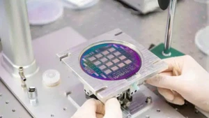 Chip ảnh nhiệt không làm lạnh chế tạo trên phiến 100mm tại phòng sạch, Trung tâm Nano và Năng lượng, Khoa Vật Lý, Trường đại học Khoa học Tự nhiên.