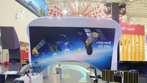 Các mô hình vệ tinh, máy bay không người lái do Viện Hàn lâm Khoa học và Công nghệ Việt Nam nghiên cứu thành công được trưng bày tại triển lãm thành tựu khoa học công nghệ, đổi mới sáng tạo và chuyển đổi số dịp Quốc khánh 2/9.