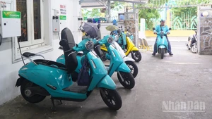 Mô hình quán cà-phê kết hợp trạm sạc xe điện nở rộ tại Thành Hồ Chí Minh thời gian gần đây.