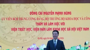 Ủy viên Trung ương Đảng, Bộ trưởng Khoa học và Công nghệ Nguyễn Mạnh Hùng phát biểu tại buổi làm việc.