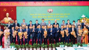 Ban Chấp hành Đảng bộ PVEP khóa IV, nhiệm kỳ 2025-2030 ra mắt đại hội.