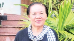Nữ Đội trưởng Đội du kích Củ Chi với cánh tay không còn lành lặn. (Ảnh nhân vật cung cấp)