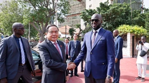 Chủ tịch Quốc hội Senegal Malick Ndiaye đón Chủ tịch Quốc hội Trần Thanh Mẫn thăm chính thức Cộng hòa Senegal. (Ảnh: Doãn Tấn/TTXVN)