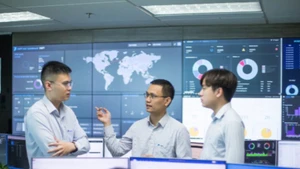 Các kỹ sư của VNPT giám sát, bảo đảm an toàn thông tin cho các tổ chức, doanh nghiệp.