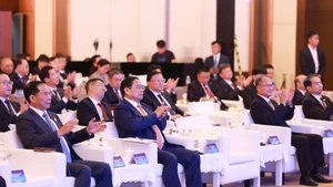 Thủ tướng tham dự Diễn đàn kết nối doanh nghiệp Việt Nam-Trung Quốc.