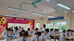 Giờ ôn tập của học sinh lớp 12 Trường THPT chuyên Lương Văn Tụy (thành phố Ninh Bình, tỉnh Ninh Bình).