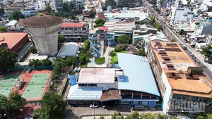 Công viên nước Đại Thế Giới được khai thác vào năm 1999, có diện tích khoảng 4.000m², từng được xem là một trong những điểm vui chơi dưới nước hiện đại bậc nhất Thành phố Hồ Chí Minh thời bấy giờ.