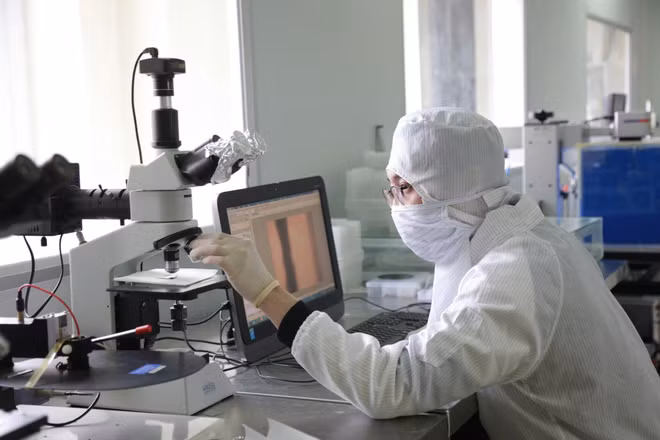 Hoạt động nghiên cứu, thí nghiệm tại Trường Đại học Khoa học tự nhiên (Đại học Quốc gia Hà Nội). (Ảnh: NGỌC DIỆP)