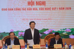 Đồng chí Trần Thanh Lâm (đứng) phát biểu chỉ đạo hội nghị 