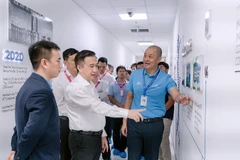 Đoàn công tác Thành ủy Thành phố Hồ Chí Minh tham quan CMC Data Center Tân Thuận.