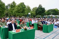 Các đại biểu trong buổi lễ ra mắt mô hình.