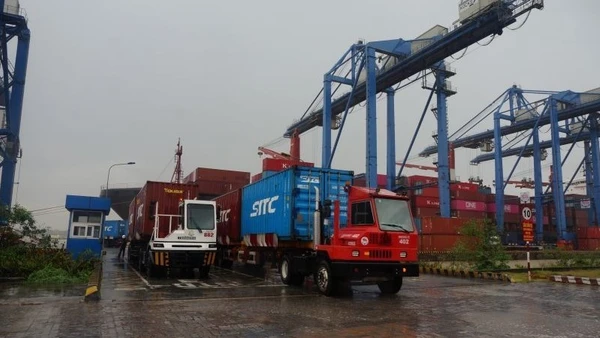 Vận chuyển hàng hoá xuất, nhập khẩu tại Cảng Cát Lái - Thành phố Hồ Chí Minh.