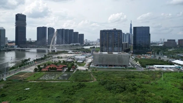 Tập trung tháo gỡ vướng mắc thủ tục, Thành phố Hồ Chí Minh gia tăng nguồn thu từ đất. Ảnh: THẾ ANH