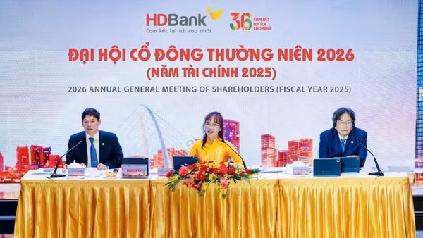 Các đại biểu chủ toạ Đại hội đồng cổ đông thường niên HDBank năm 2026 tại Thành phố Hồ Chí Minh. 