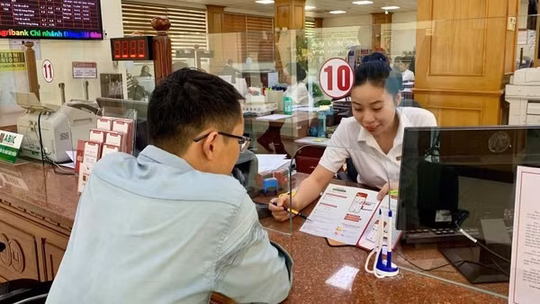 Thị trường trái phiếu doanh nghiệp chậm hồi phục, nguồn vốn cho kinh tế tư nhân vẫn phụ thuộc vào các ngân hàng.