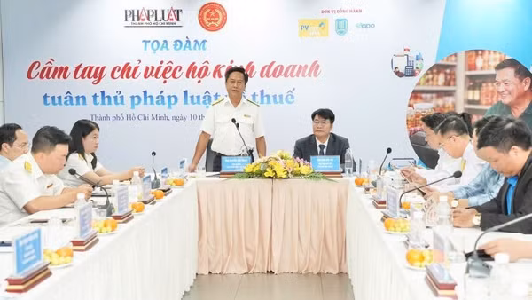 Quang cảnh tọa đàm “Cầm tay chỉ việc hộ kinh doanh tuân thủ pháp luật về thuế” tại Thành phố Hồ Chí Minh.