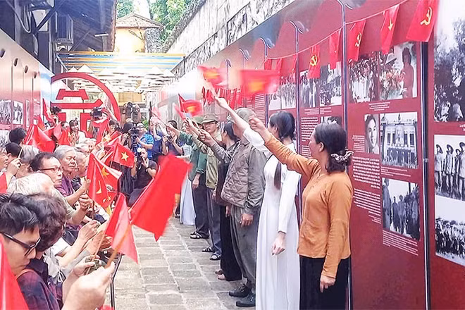  Tái hiện niềm hân hoan của người Hà Nội trong Ngày Giải phóng Thủ đô.