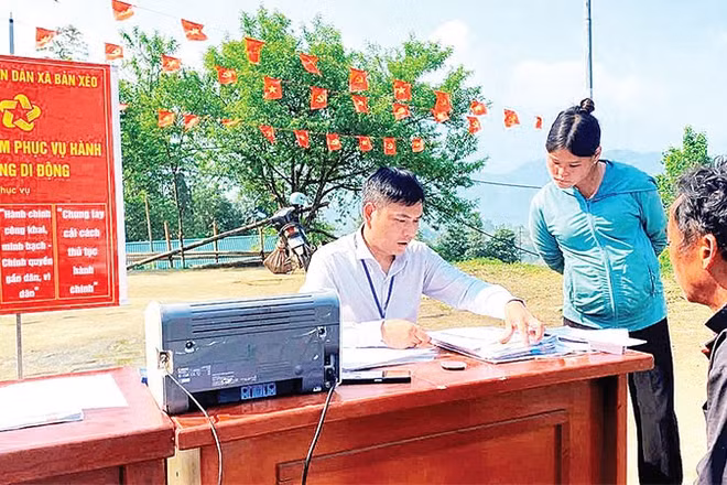 Mô hình “Hành chính công di động” phát huy hiệu quả trong việc đưa các dịch vụ hành chính đến gần với người dân.