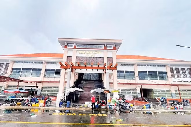 Chợ Cao Lãnh sau ba tháng nghiệm thu vẫn chưa đưa vào hoạt động.