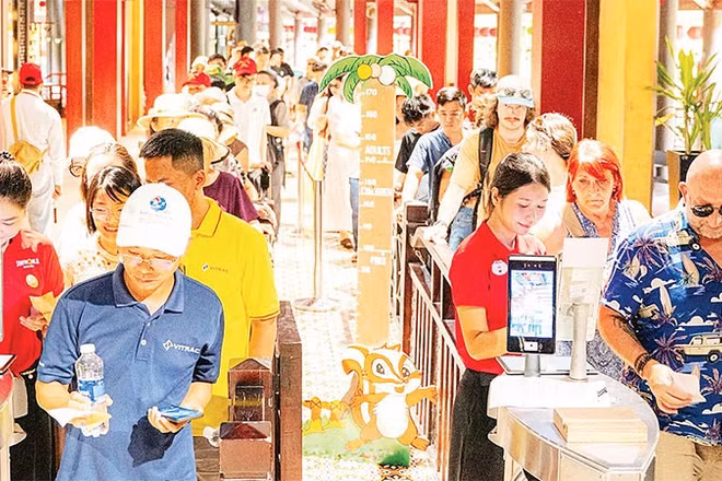 Hệ thống bán vé online và kiểm soát tự động qua mã vạch tại Sun World Ba Na Hills.