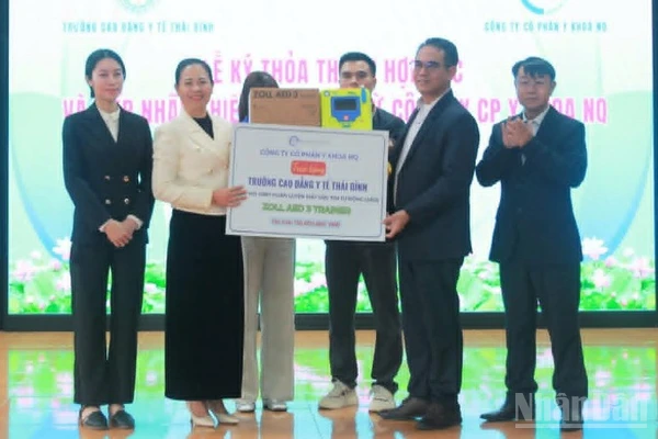 Trường cao đẳng y tế Thái Bình (tỉnh Hưng Yên) tiếp nhận thiết bị cấp cứu ngoại viện tiên tiến, hỗ trợ tối ưu trong công tác giảng dạy, thực hành.
