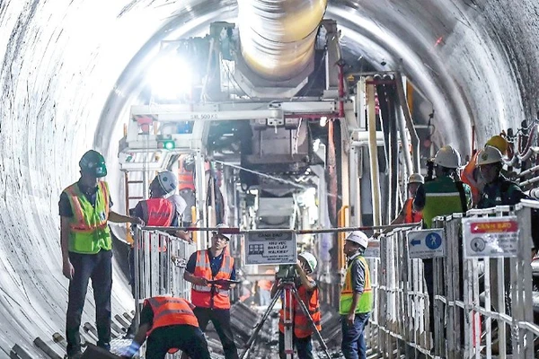 Robot TBM của Công ty cổ phần FECON đang thi công hầm ngầm metro Nhổn-ga Hà Nội.