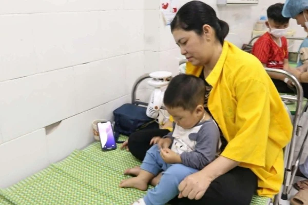 Sức khỏe cháu bé 11 tháng tuổi đã ổn định. (Ảnh: Bệnh viện cung cấp)