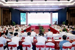 Các đại biểu dự buổi làm việc.