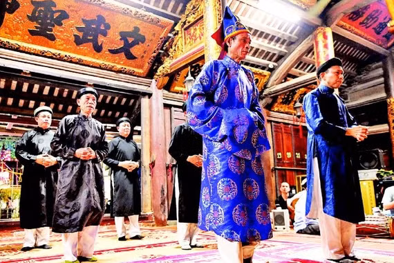 1. Hằng năm, vào hai ngày 11, 12 tháng Giêng, tại đình Văn Nội diễn ra các nghi thức truyền thống như: Lễ phụng nghênh nhà thánh, lễ rước kiệu, lễ giã đám và hóa mã.