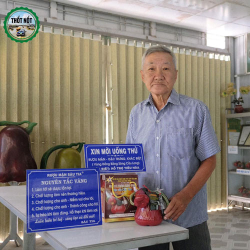 Rượu mận Sáu Tia