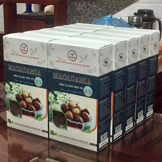 Macca sấy nứt vỏ lọ 