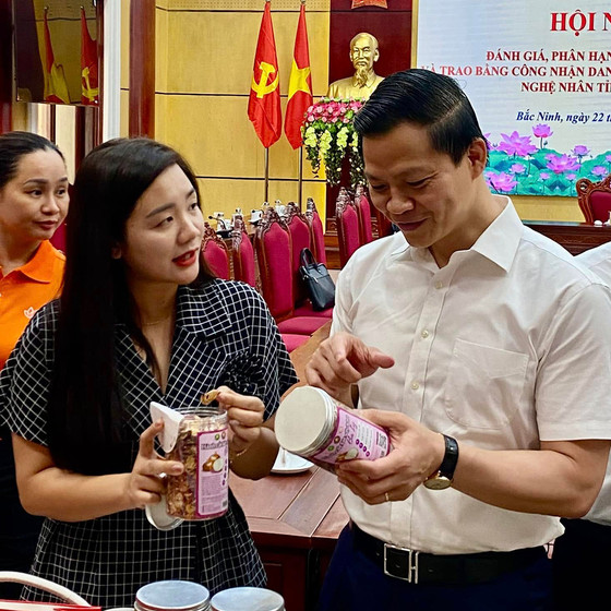 Hành cắt lát sấy khô bà Lý