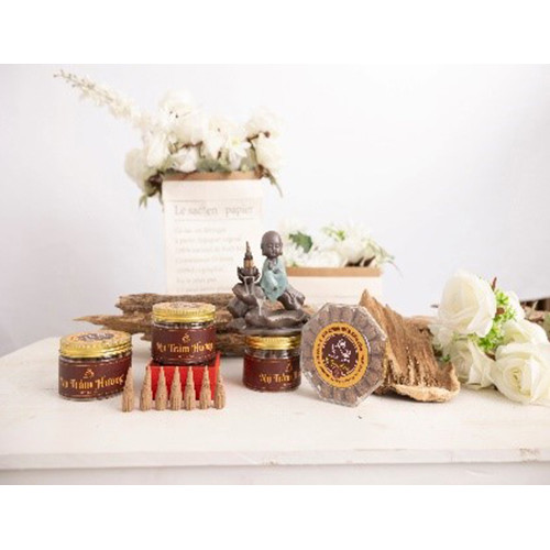 Hương trầm Hiền Linh