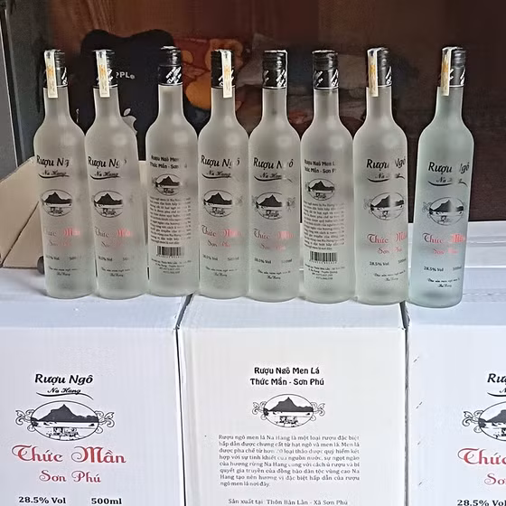 Rượu ngô men lá Thức Mần Sơn Phú