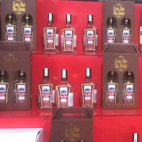 Rượu ngô men lá Thức Mần Sơn Phú