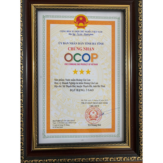 Nước mắm Hoàng Gia Lan