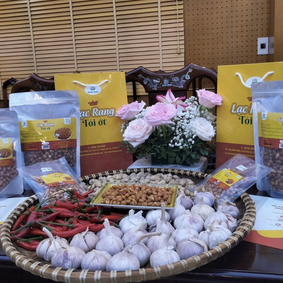 Lạc rang cháy tỏi ớt Minh Nhật