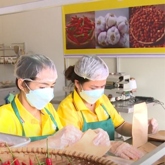 Lạc rang cháy tỏi ớt Minh Nhật