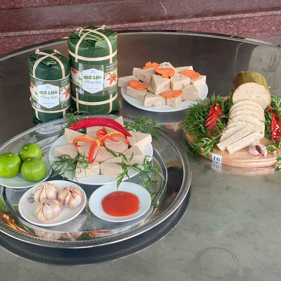Giò lụa Nhung Tuấn