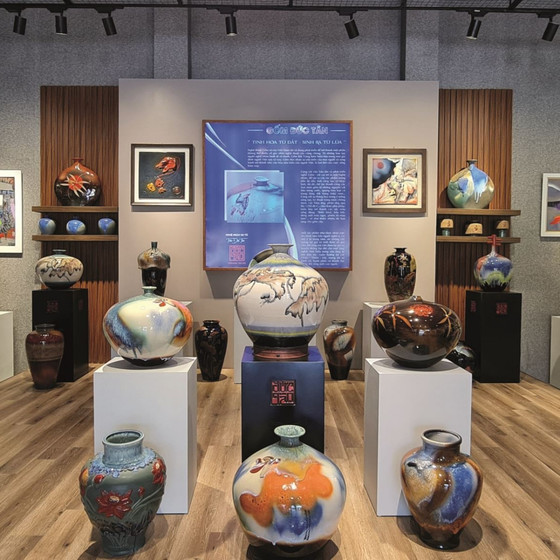 Gốm men suối ngọc