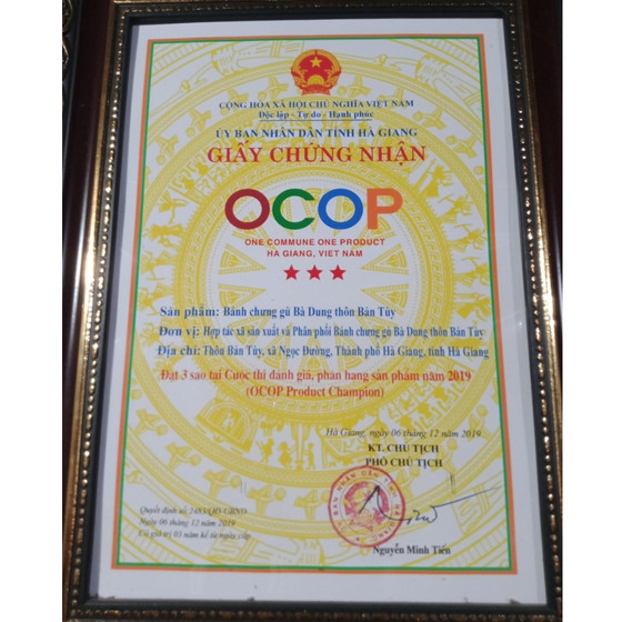 Bánh chưng gù Bà Dung thôn Bản Tùy