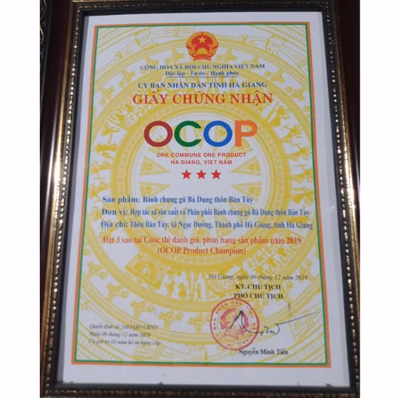 Bánh chưng gù Bà Dung thôn Bản Tùy