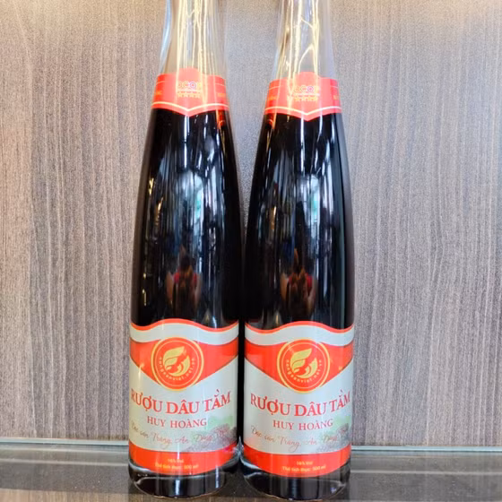 Rượu dâu tằm Huy Hoàng