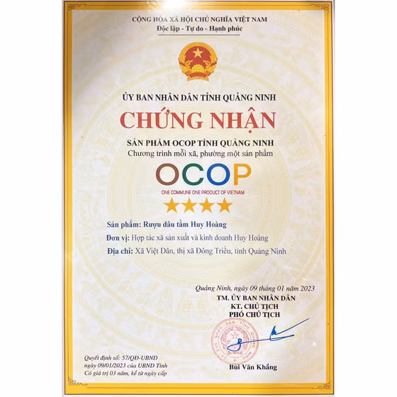 Rượu dâu tằm Huy Hoàng