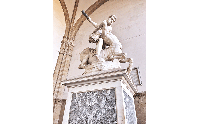 Một tác phẩm điêu khắc tuyệt đẹp thấm đẫm tinh thần Phục Hưng trong phòng trưng bày ngoài trời tại quảng trường Piazza della Signorita.