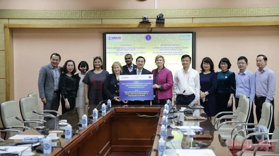 USAID và UNICEF hỗ trợ vật tư y tế phòng, chống Covid-19 trị giá 1 triệu USD cho Việt Nam. 