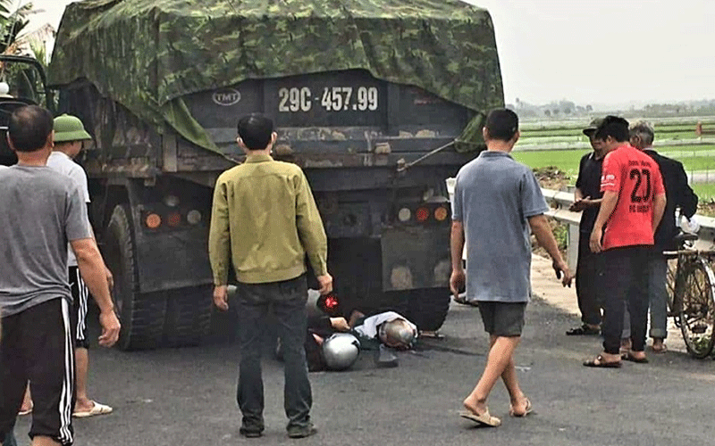 Hiện trường vụ tai nạn thương tâm khiến hai cô trò tử vong.