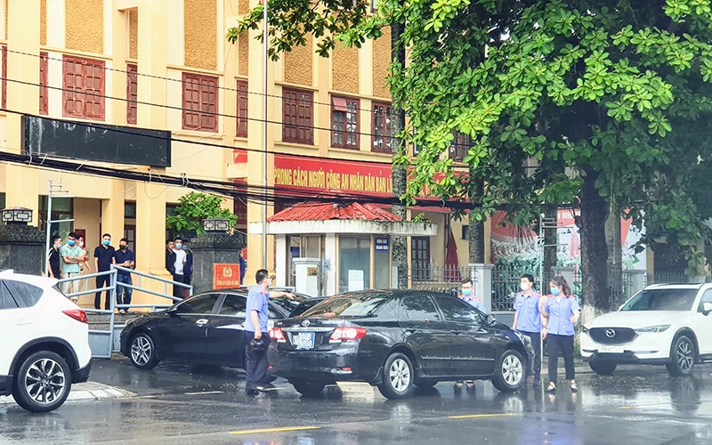Các cán bộ Cơ quan điều tra (Viện Kiểm sát nhân dân tối cao) thực hiện nhiệm vụ tại Công an quận Đồ Sơn. (Ảnh minh họa).