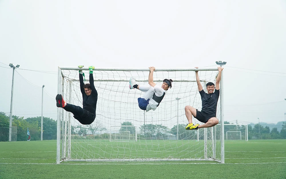 Ba diễn viên Hà Việt Dũng, Nhan Phúc Vinh và Tuấn Tú trong phim. (Ảnh: VFC)